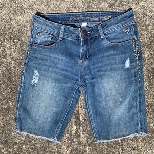 JEAN SHORTS WITH RIPS